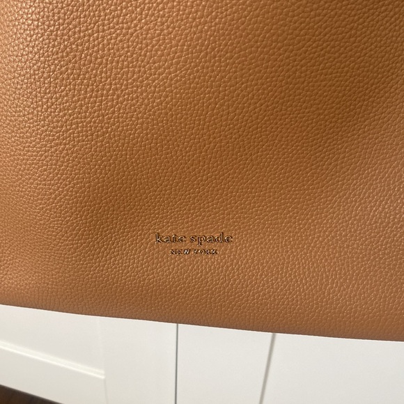 Brown Kate Spade Knott Pebbled and Suede large shoulder bag. - Picture 3 of 6